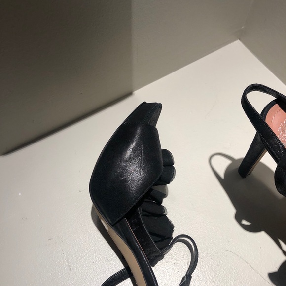 Vince Camuto Black stiletto pre-owned. - Picture 5 of 9